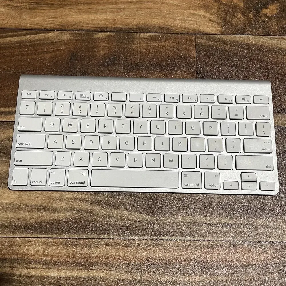 Apple Wireless Bluetooth Keyboard A1314 - MC184LL/B - AA Battery iMac Mac